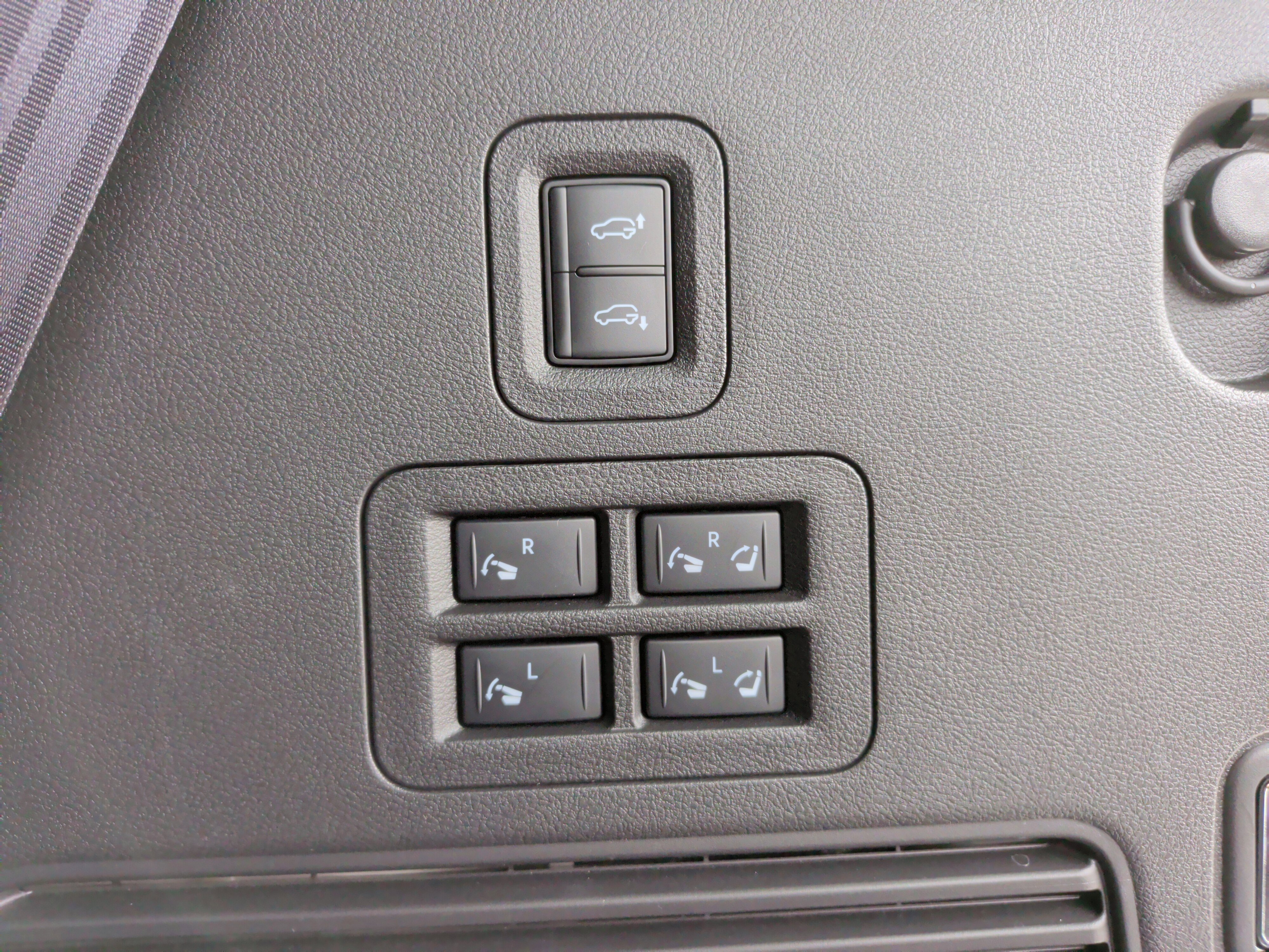 Used 2025 Nissan Armada PRO-4X w/ Pro-4X Premium Package image 39