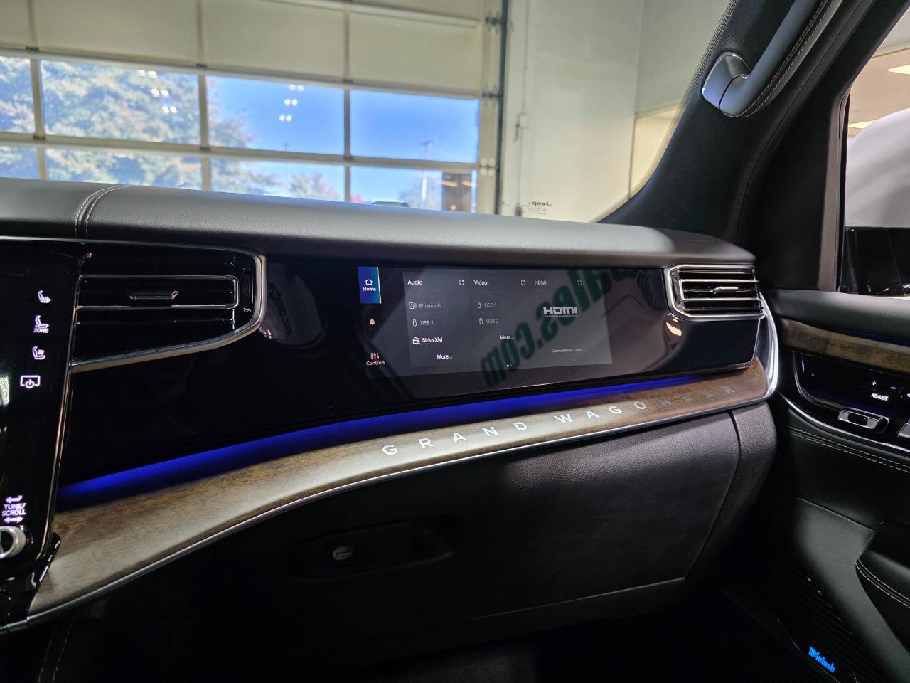 Used 2022 Jeep Grand Wagoneer Series I AWD/4WD image 43
