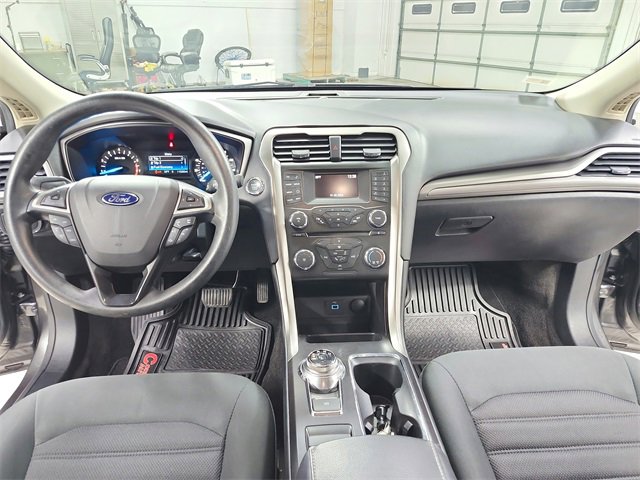 Used 2018 Ford Fusion SE image 24