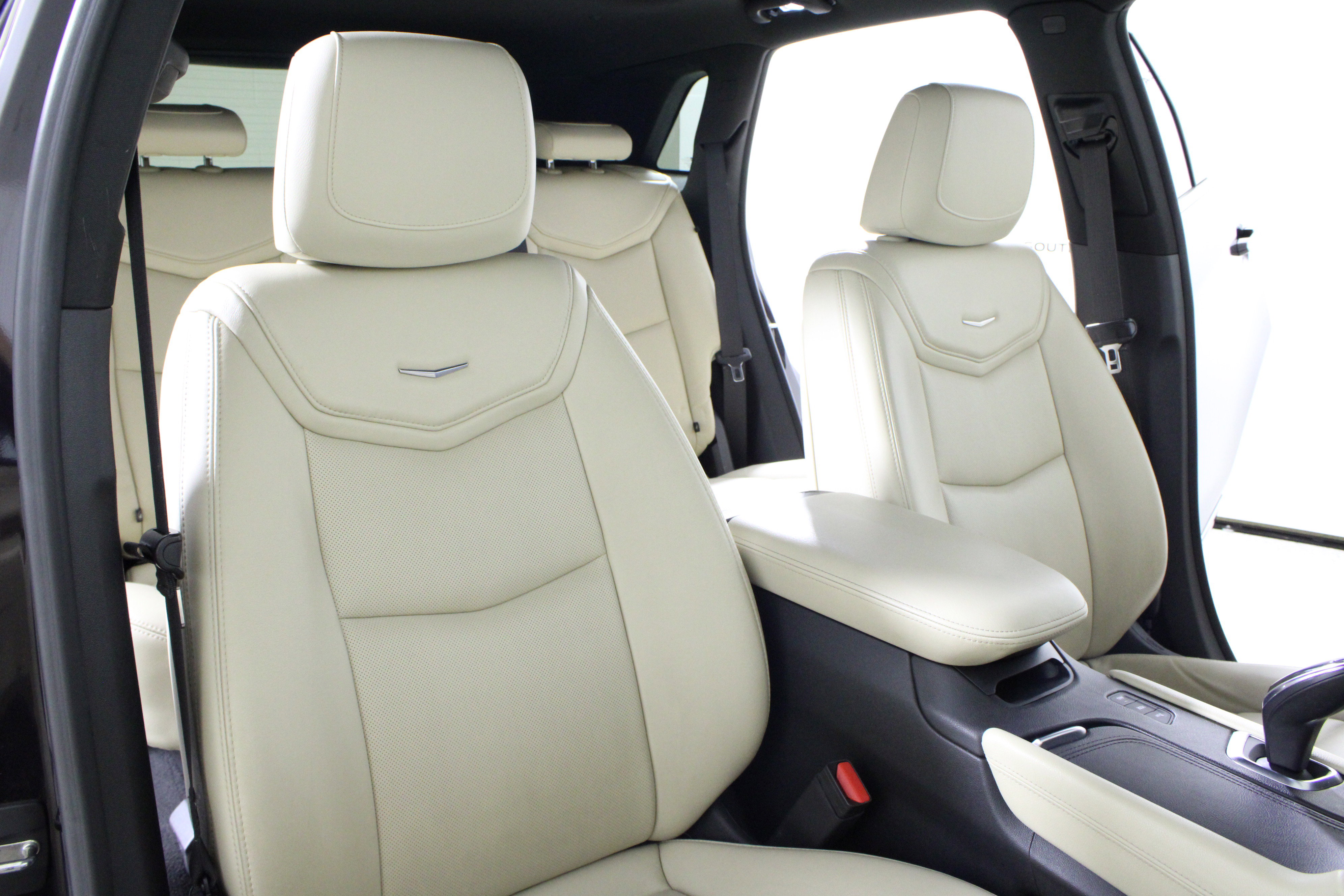 Used 2018 Cadillac XT5 Luxury w/ Driver Awareness Package image 19