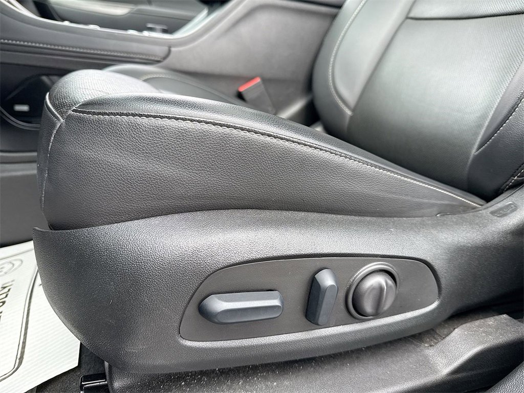 Used 2023 GMC Acadia SLT w/ Elevation Edition image 12