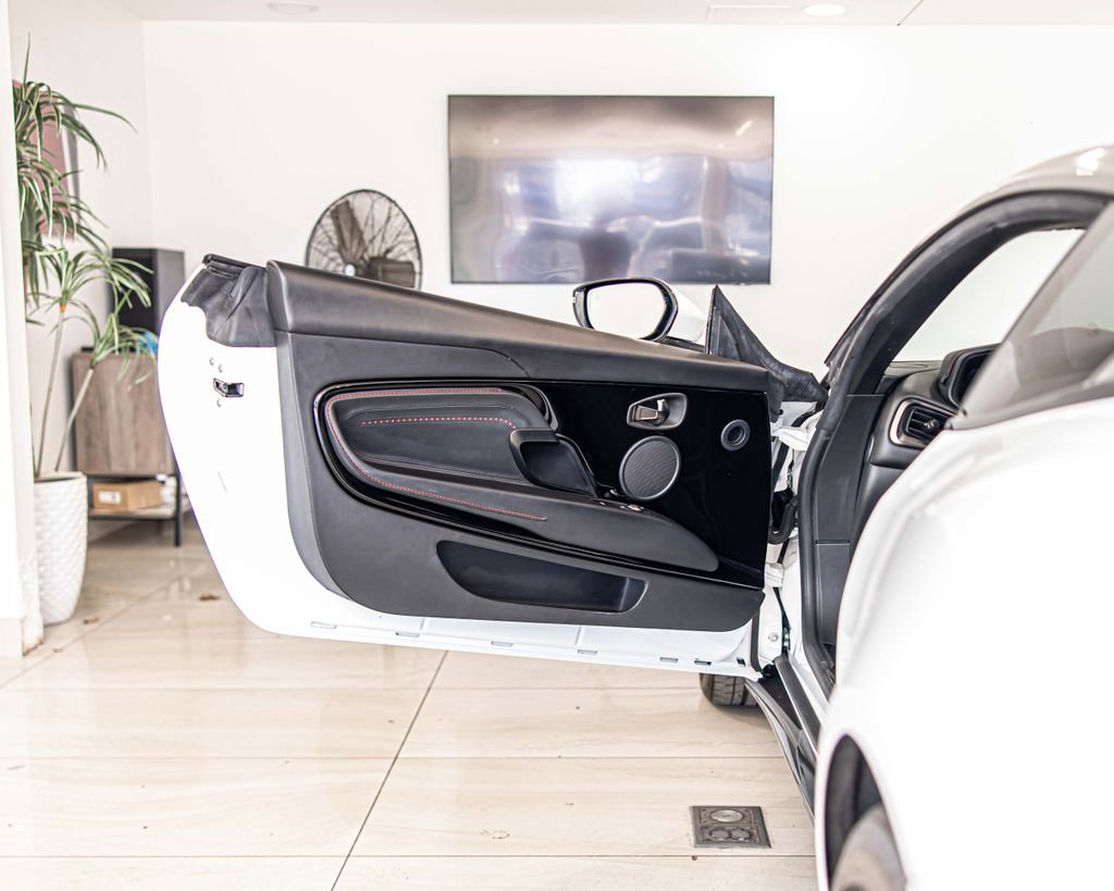 Used 2018 Aston Martin DB11 V12 image 30