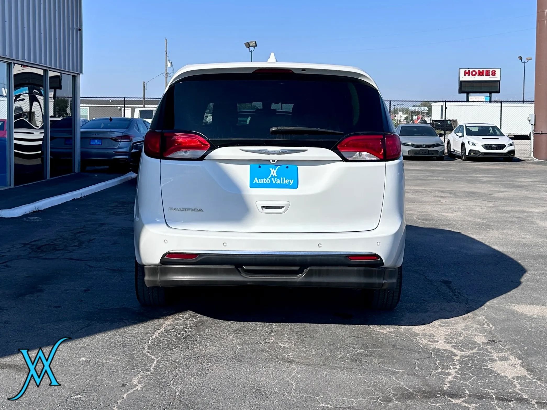 Used 2018 Chrysler Pacifica Touring Plus FWD image 6