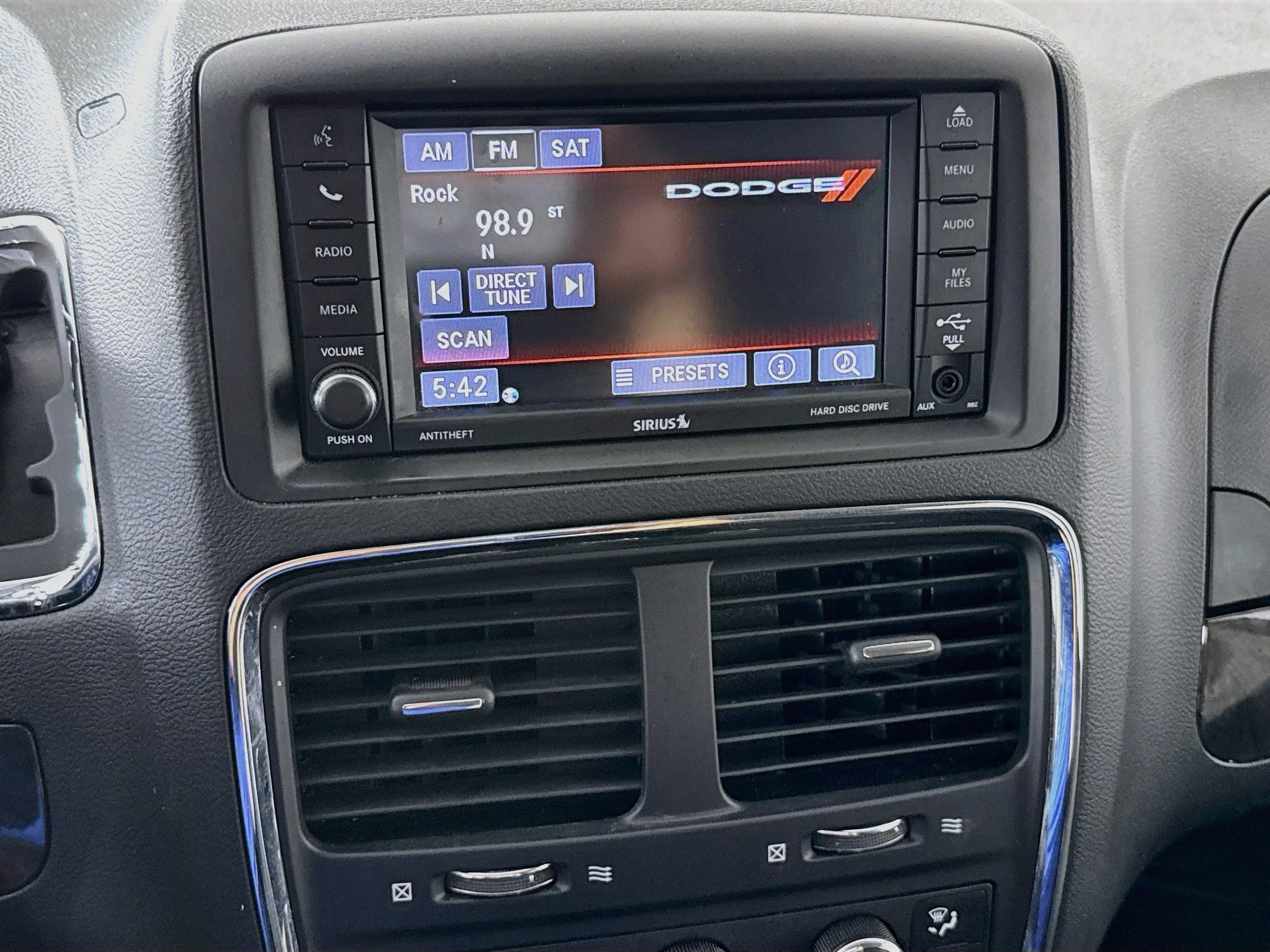 Used 2018 Dodge Grand Caravan SE w/ UConnect Hands-Free Group FWD image 18