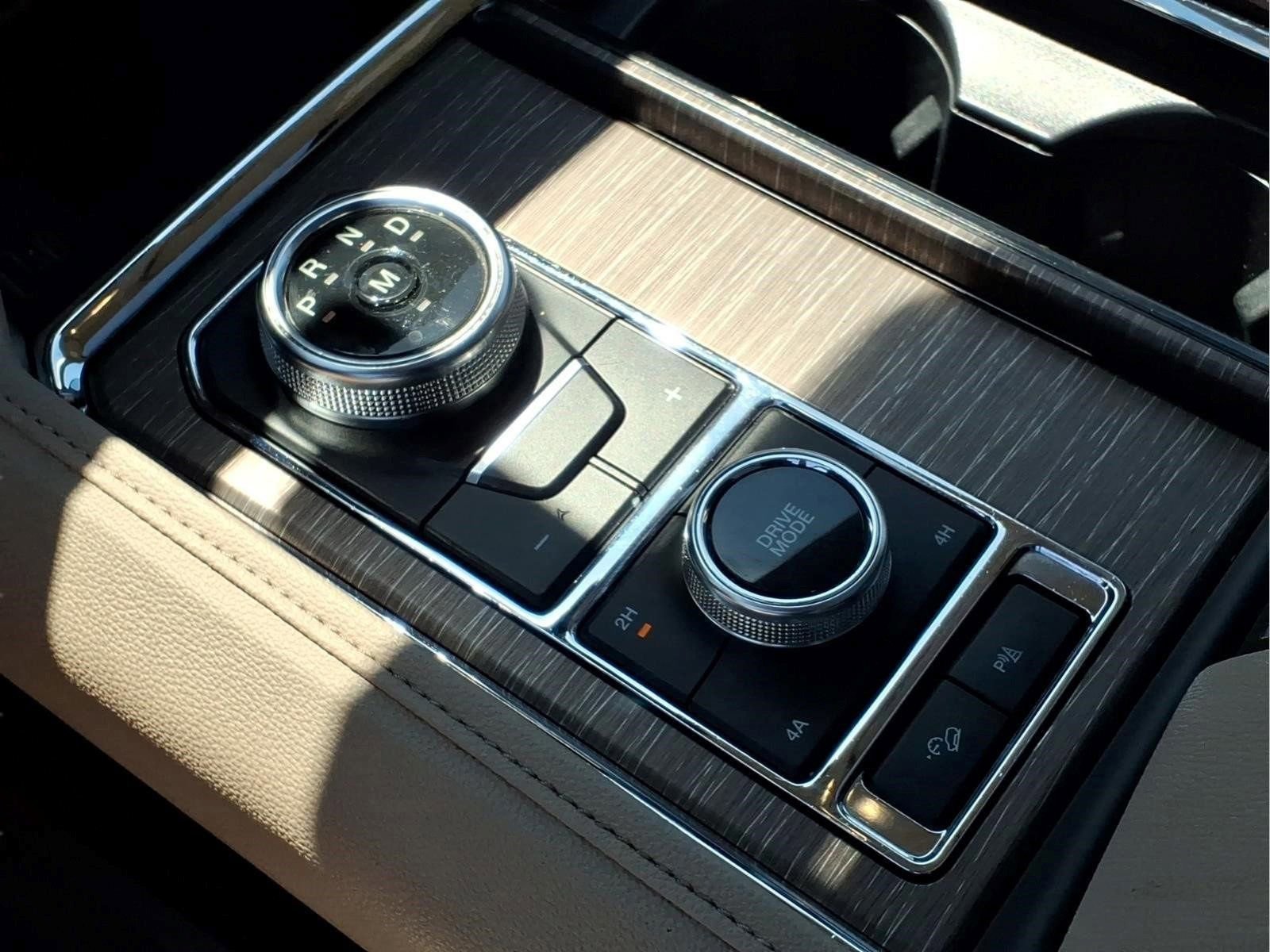 Used 2024 Ford Expedition Limited AWD/4WD image 10