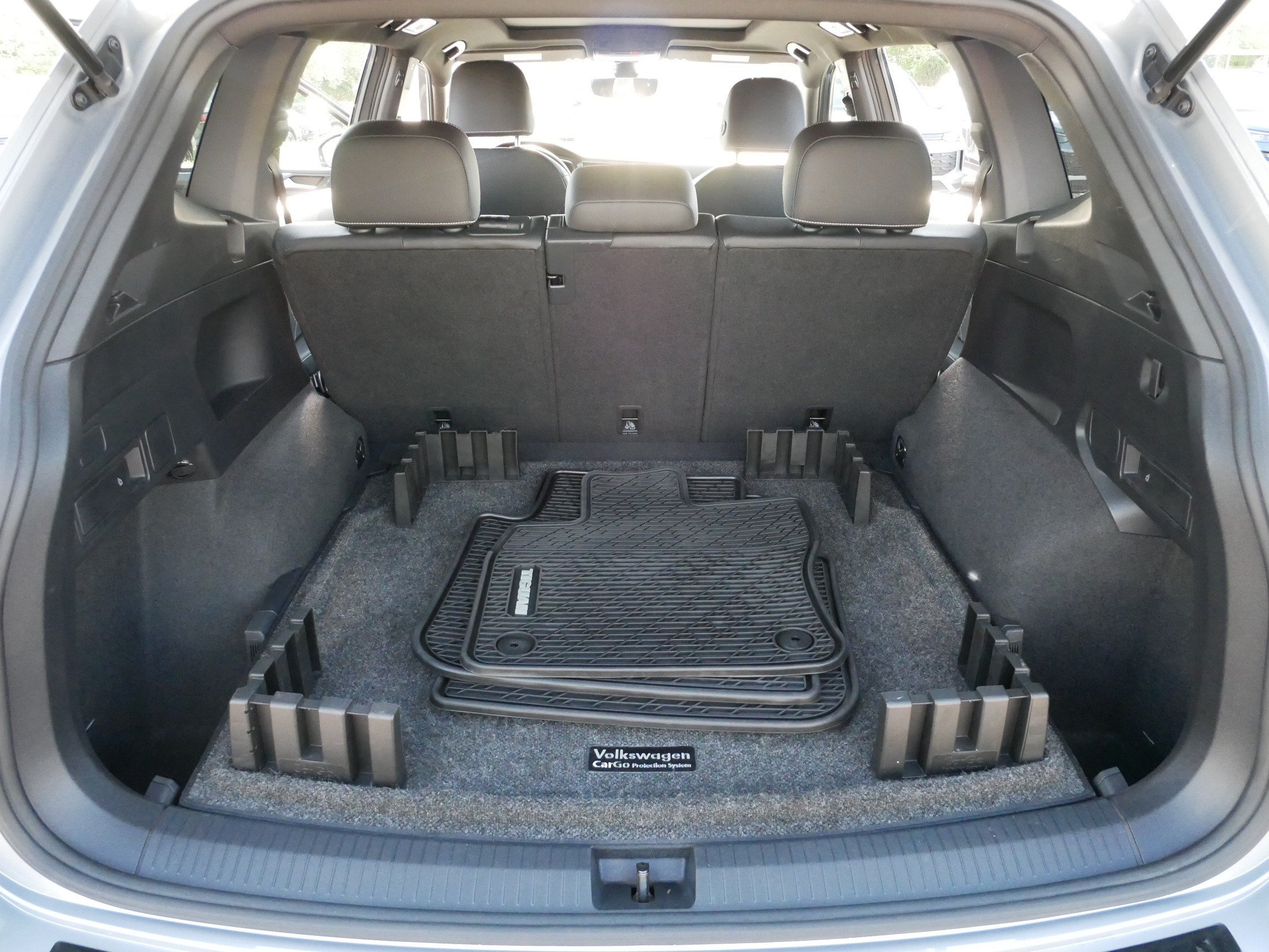 Certified 2023 Volkswagen Tiguan SE R-Line AWD/4WD image 19