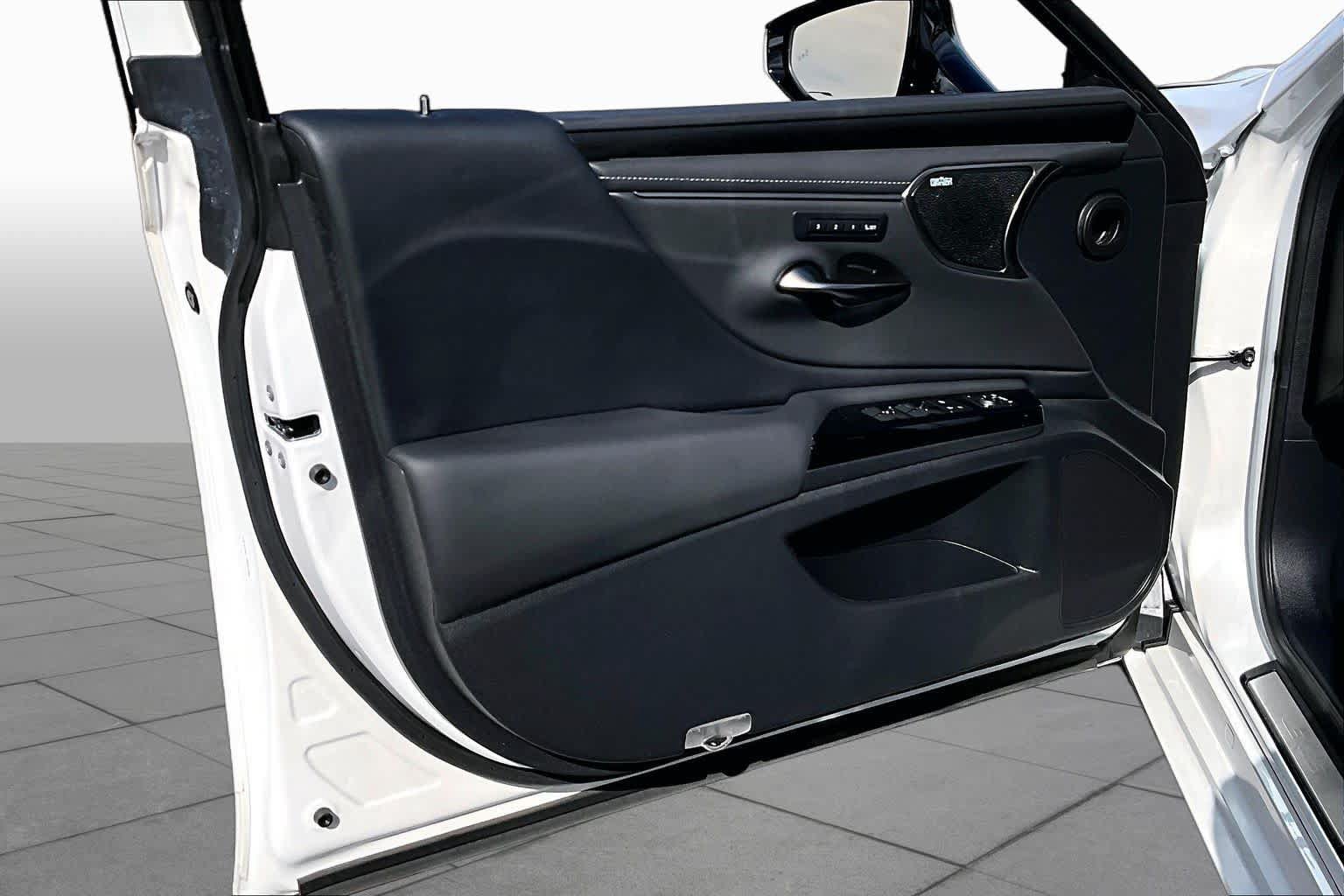 Used 2024 Lexus ES 300h w/ Luxury Package FWD image 21