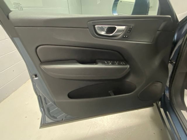 Used 2023 Volvo XC60 B5 Plus AWD/4WD image 7