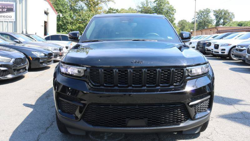 Used 2023 Jeep Grand Cherokee Altitude RWD image 2