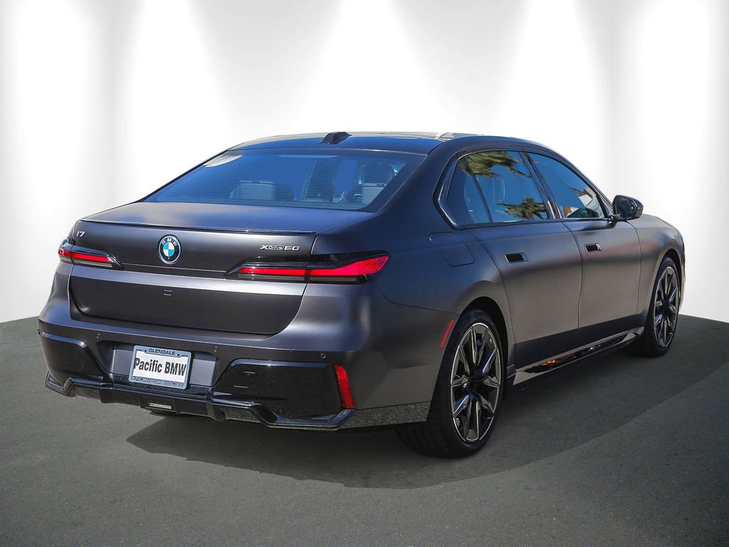 Used 2025 BMW i7 xDrive60 w/ Premium Package AWD/4WD image 6