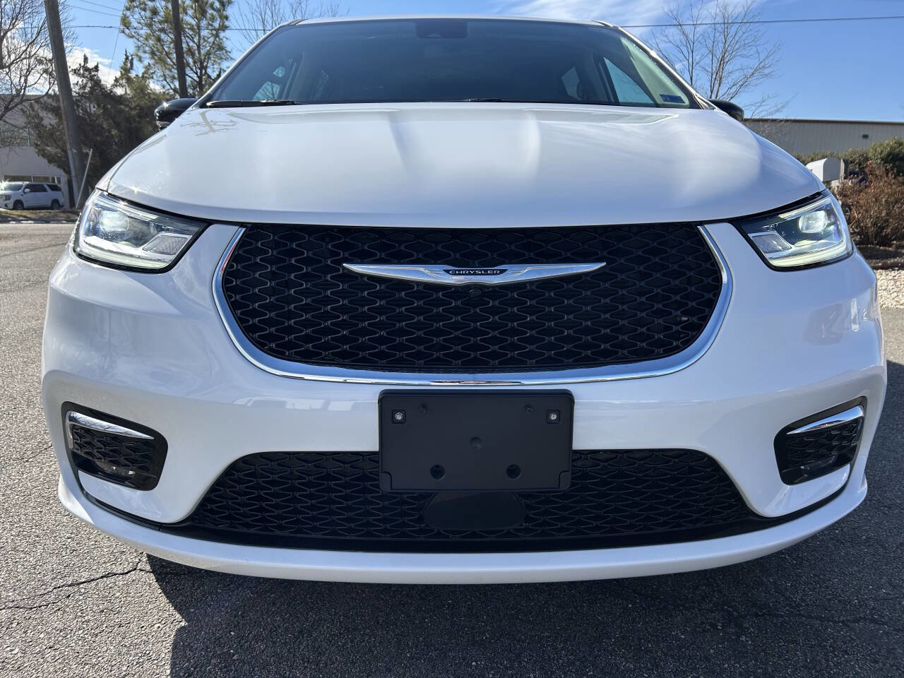 Used 2024 Chrysler Pacifica Touring-L image 14