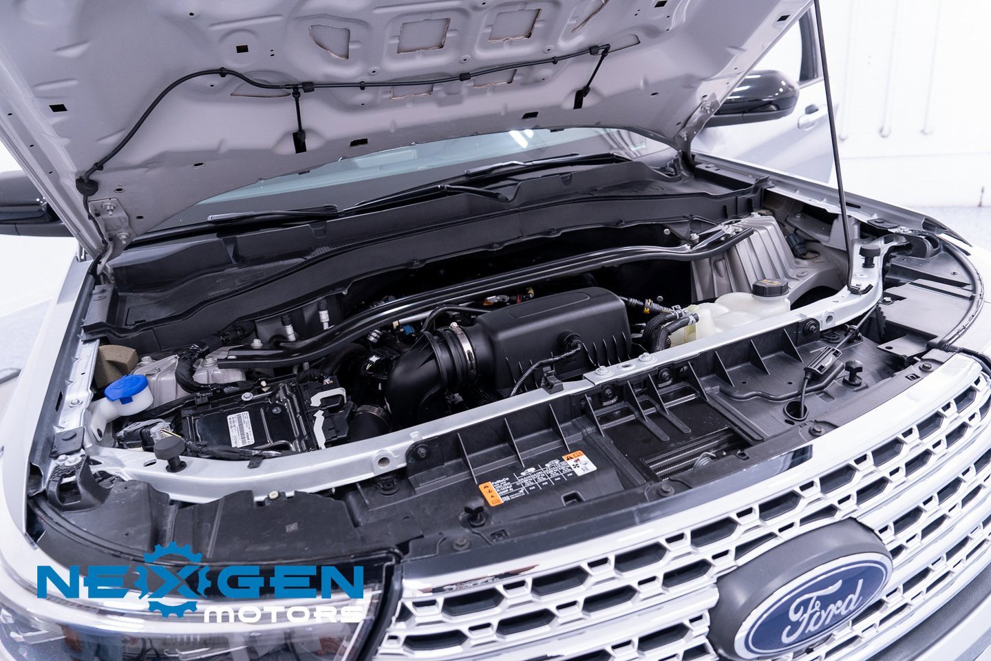 Used 2023 Ford Explorer Limited image 10