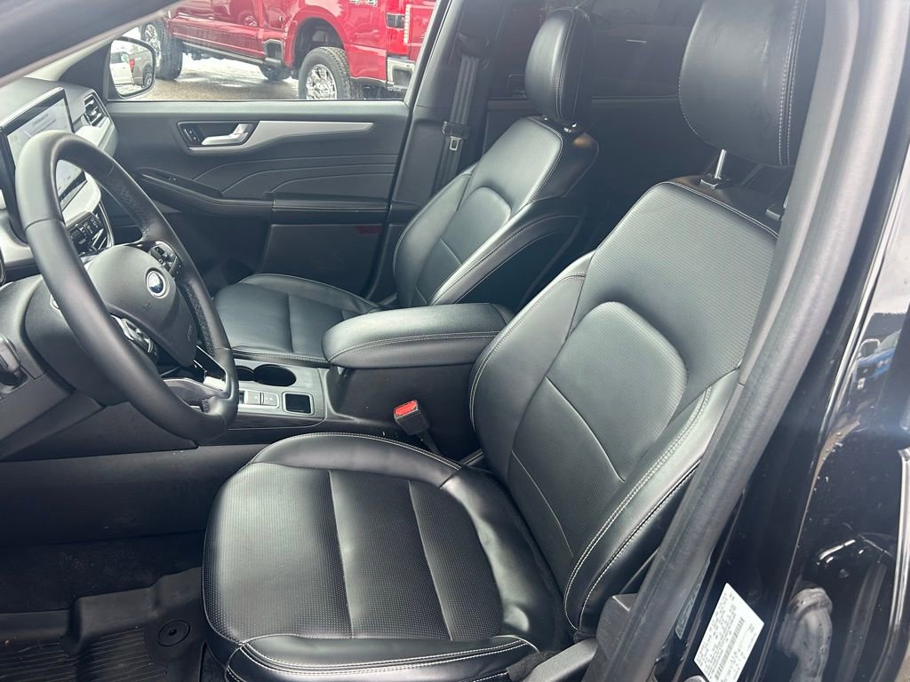 Used 2023 Ford Escape Platinum image 10