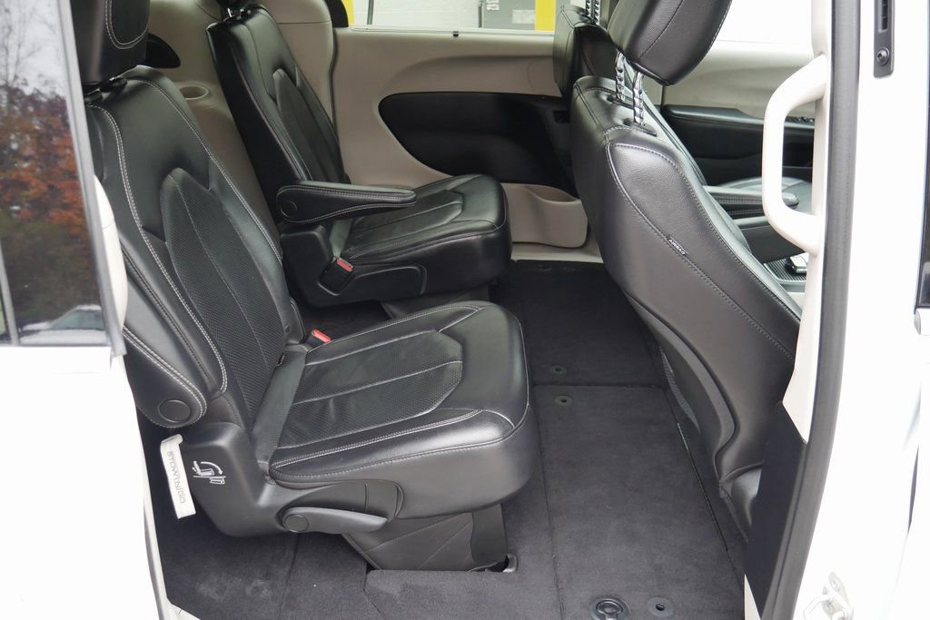 Used 2022 Chrysler Pacifica Touring-L image 22