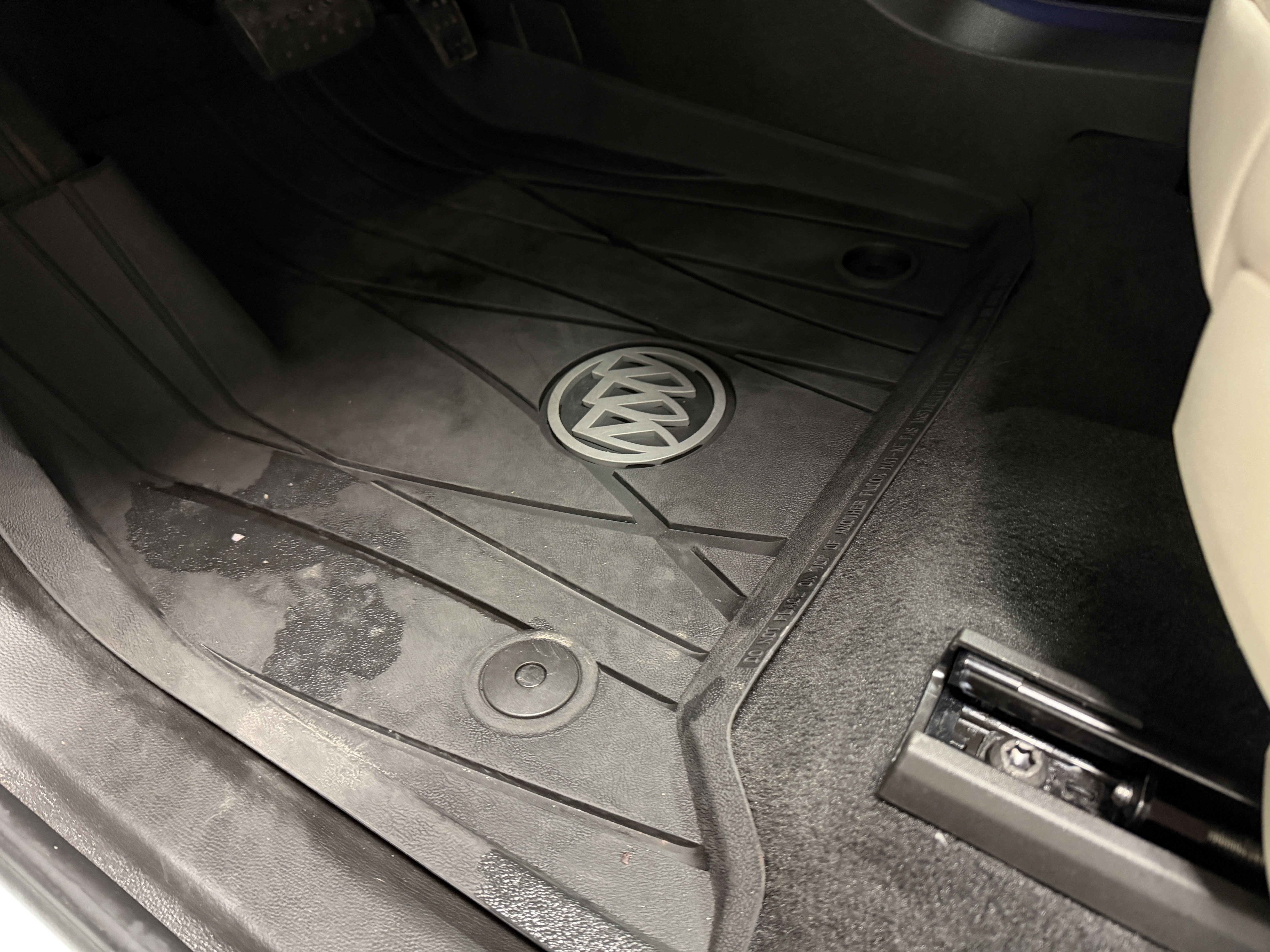 Used 2023 Buick Enclave Essence w/ Experience Buick Package image 32