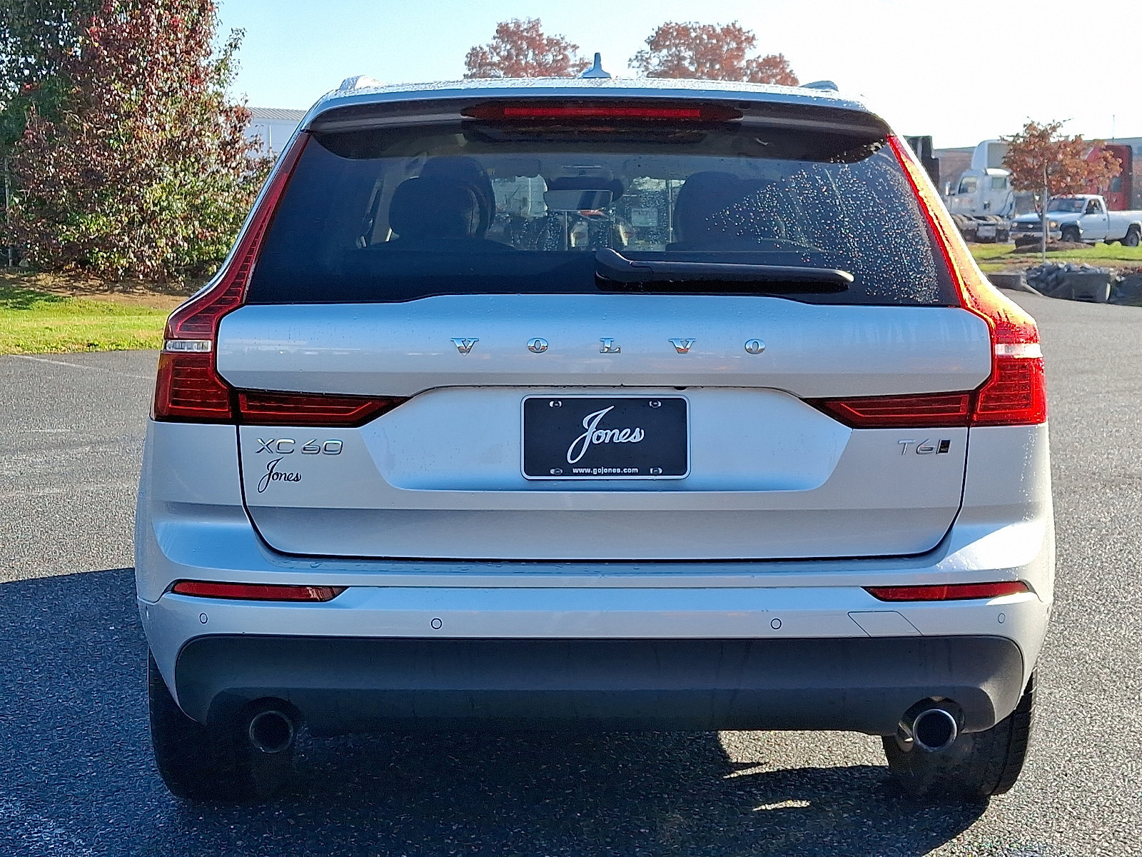 Used 2019 Volvo XC60 T6 Momentum w/ Multimedia Package image 5