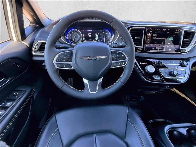 Used 2026 Chrysler Pacifica Select FWD image 7