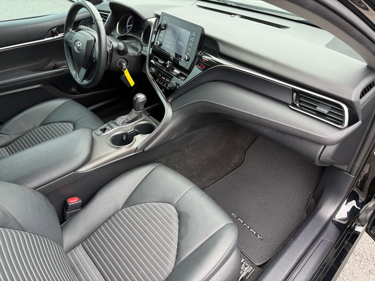 Used 2022 Toyota Camry SE image 18