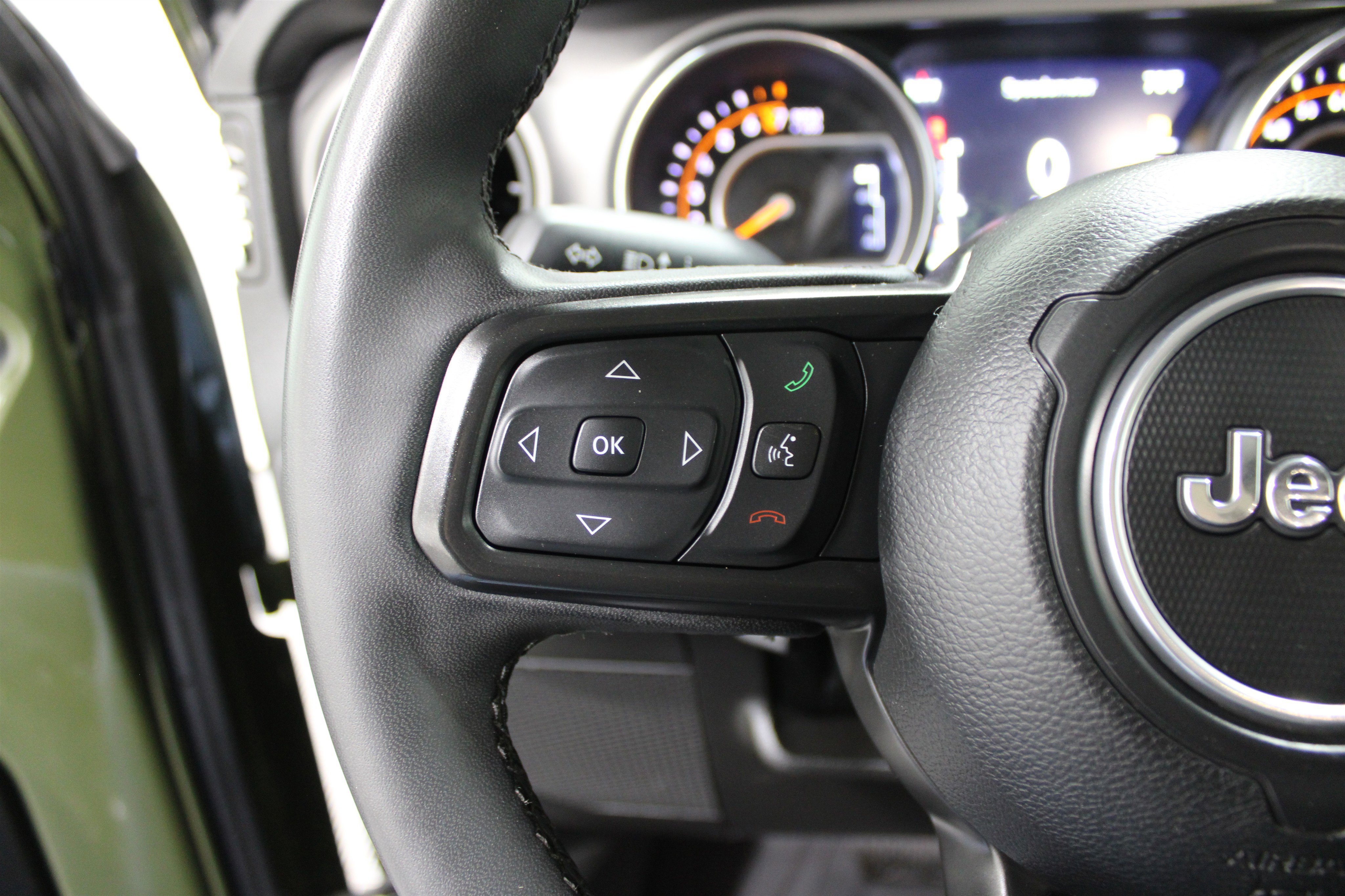 Used 2023 Jeep Gladiator Willys image 9