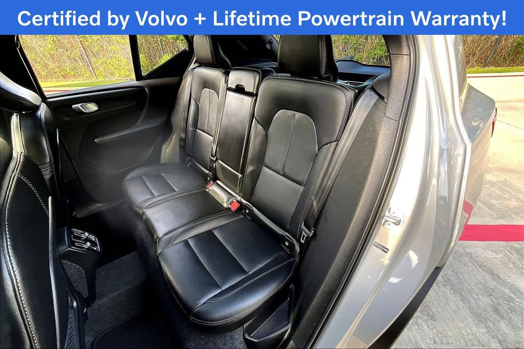 Used 2025 Volvo XC40 B5 Plus image 34