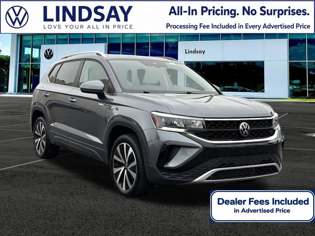 Used 2023 Volkswagen Taos SE w/ Panoramic Sunroof Package FWD image 1