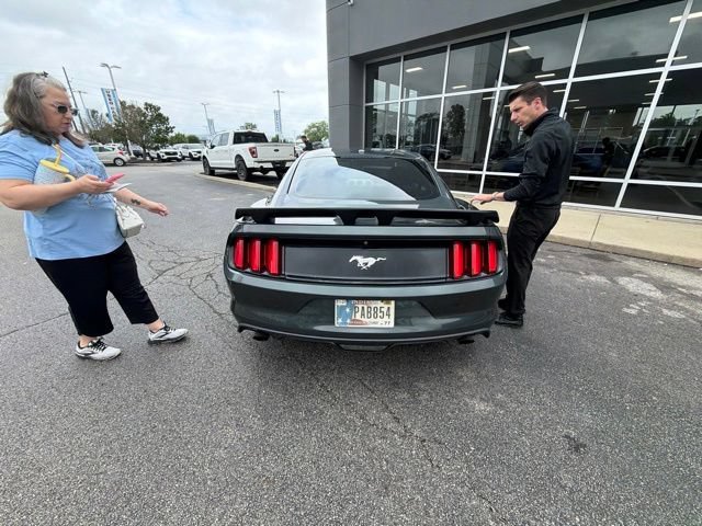 Used 2015 Ford Mustang Premium RWD image 9