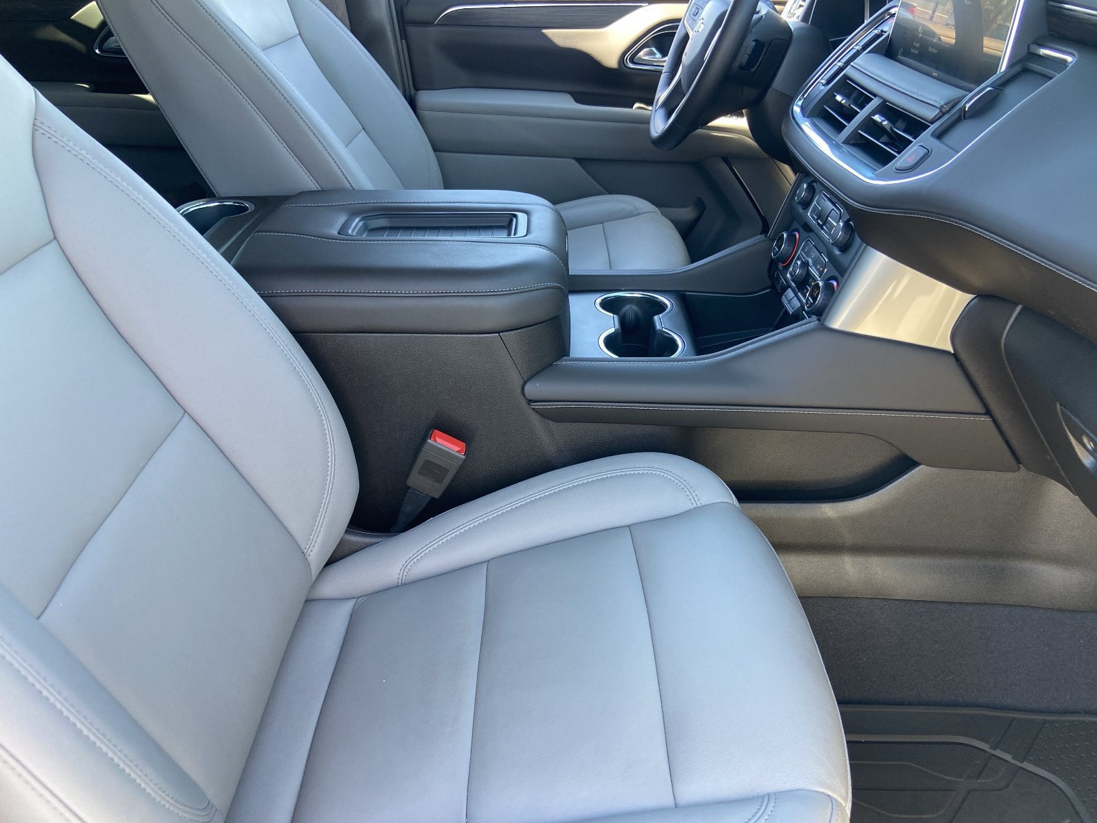 Certified 2023 Chevrolet Suburban LT w/ Luxury Package AWD/4WD image 11