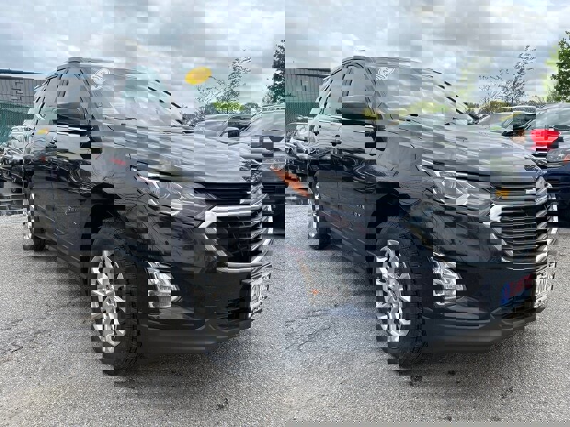 Used 2021 Chevrolet Equinox LT w/ Driver Convenience Package image 3