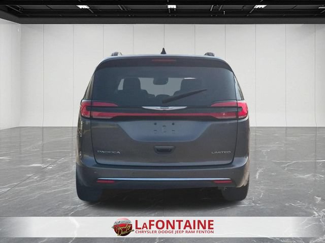 Used 2023 Chrysler Pacifica Limited FWD image 4