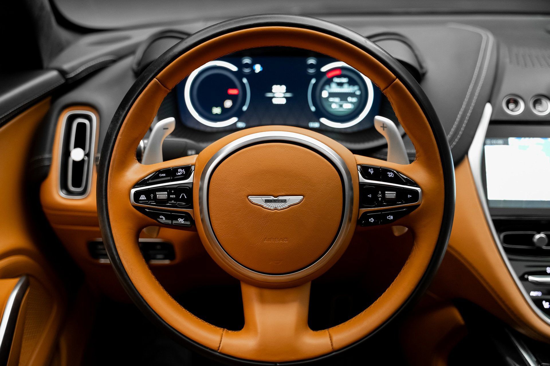 Used 2021 Aston Martin DBX image 41