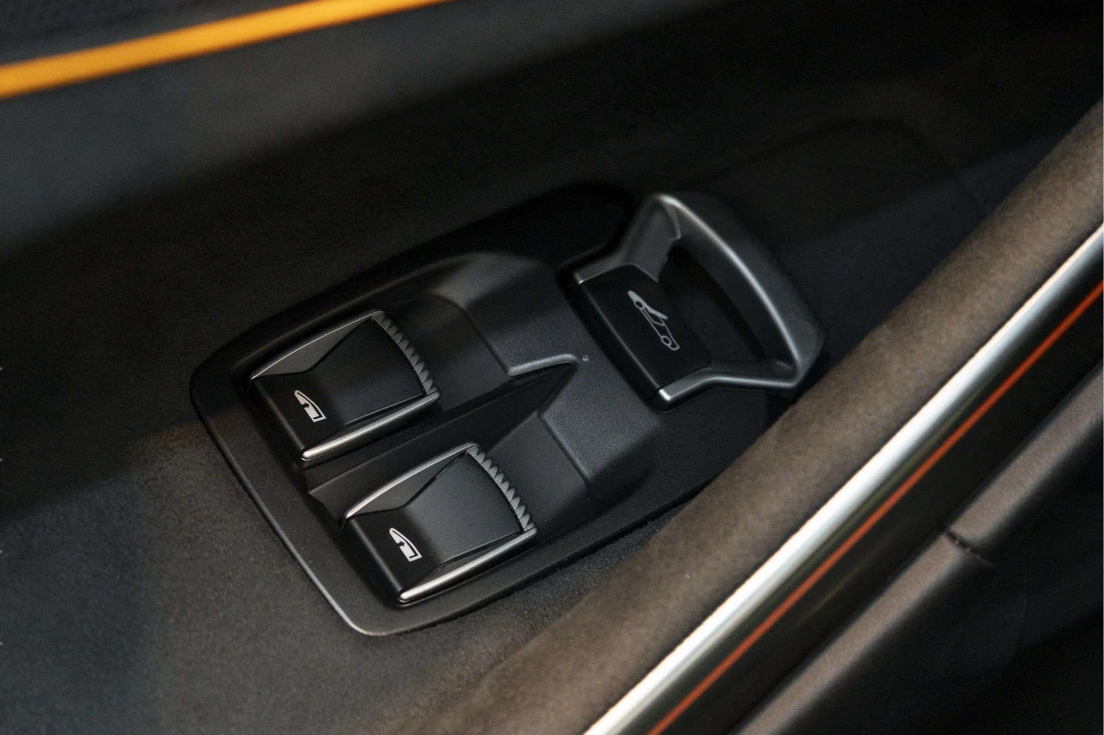 Used 2026 McLaren Artura Spider RWD image 21