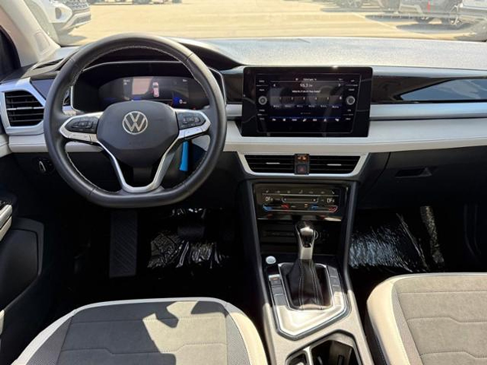 New 2026 Volkswagen Taos SE FWD image 25
