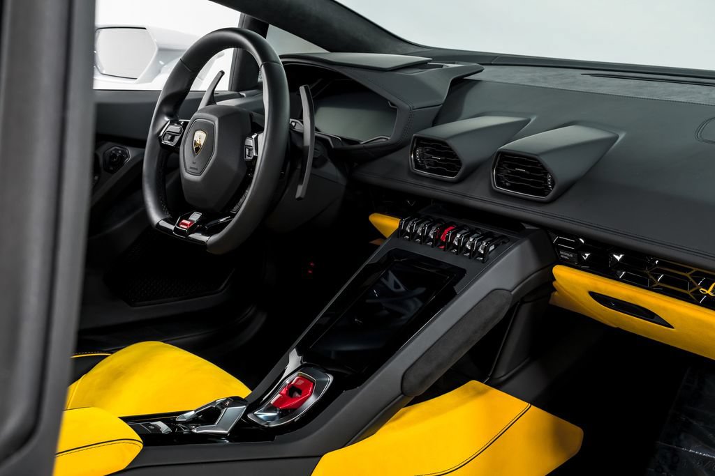 Used 2022 Lamborghini Huracan EVO AWD/4WD image 32