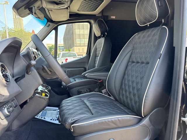 Used 2024 Mercedes-Benz Sprinter 3500 image 10