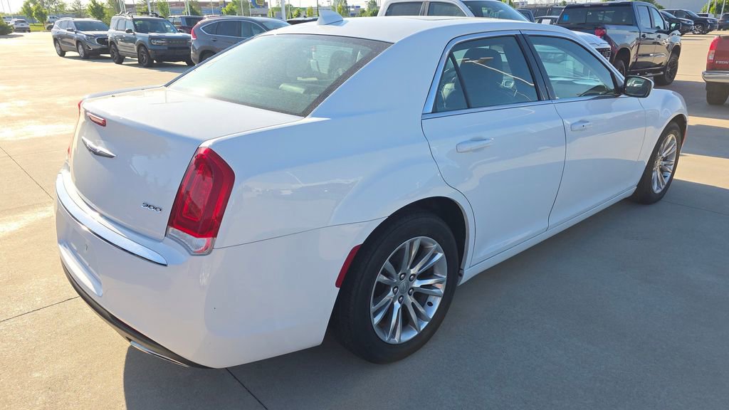 Used 2019 Chrysler 300 Touring w/ Quick Order Package 2EF image 5