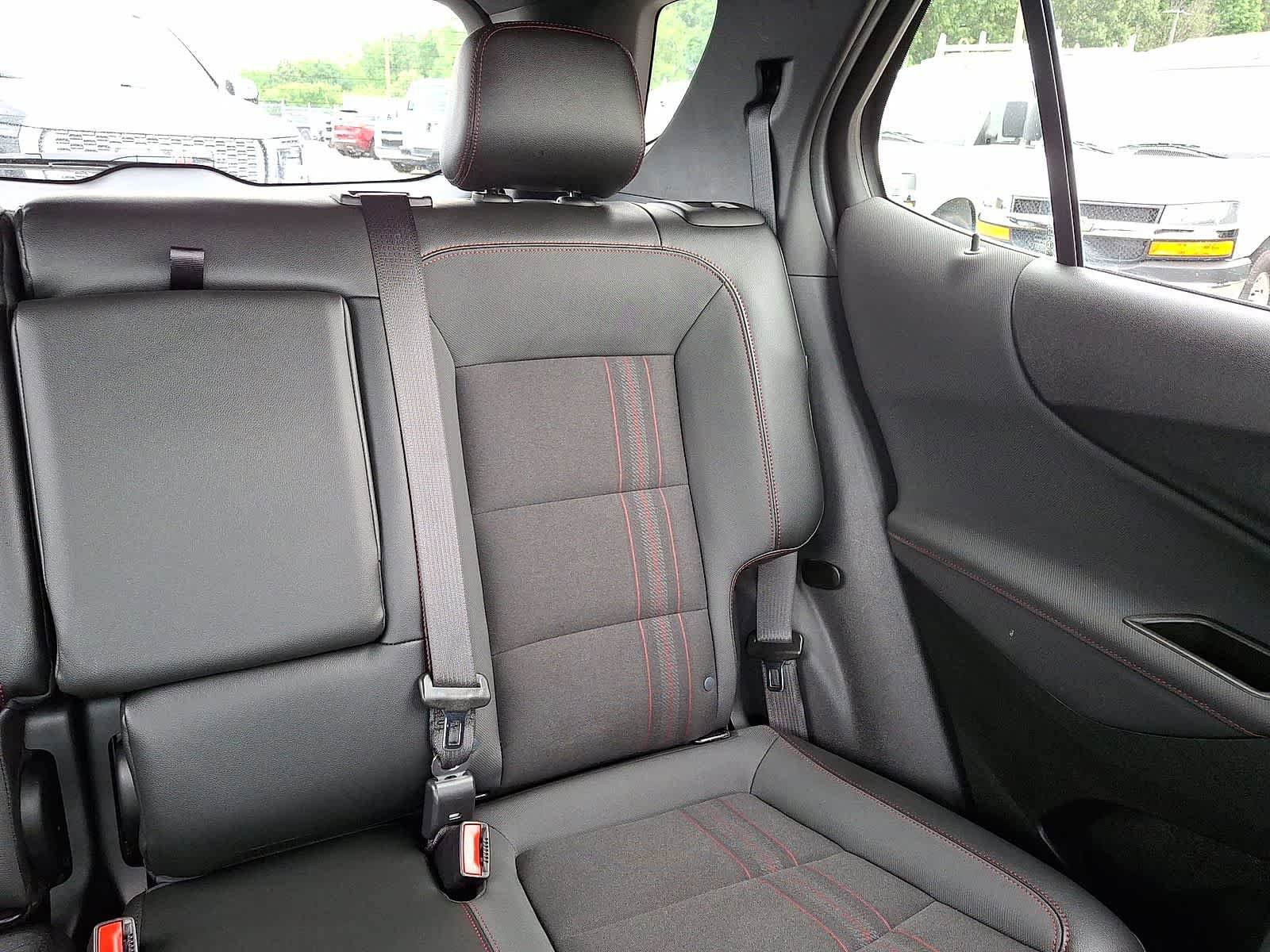 Used 2024 Chevrolet Equinox RS FWD image 15