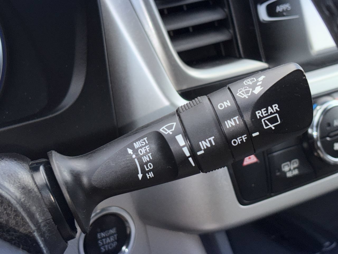 Used 2018 Toyota Highlander XLE FWD image 12