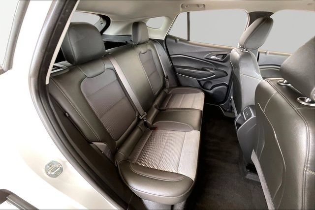 Used 2024 Chevrolet Trax LT w/ Sunroof Package FWD image 17