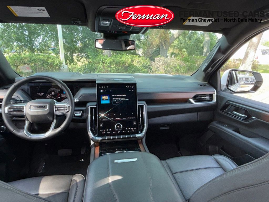 Used 2025 GMC Yukon XL Denali AWD/4WD image 5
