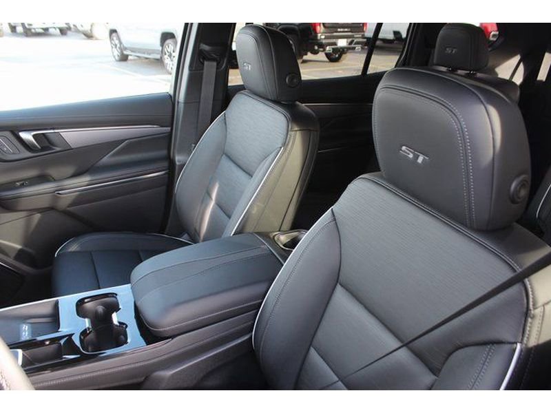 New 2026 Buick Enclave Sport Touring w/ Power Package image 2