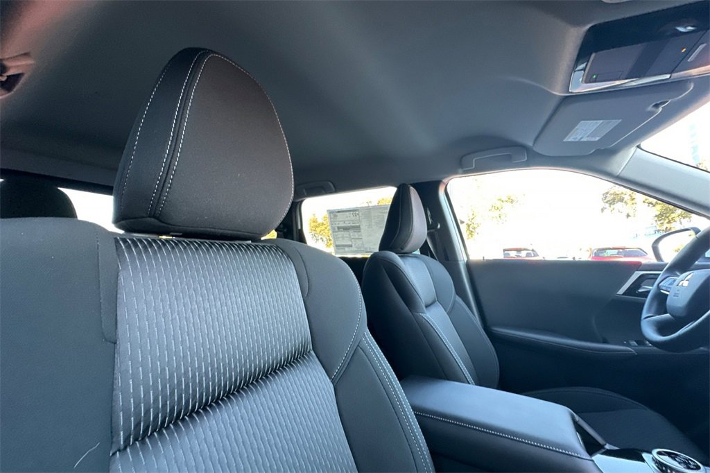 New 2025 Mitsubishi Outlander ES image 18