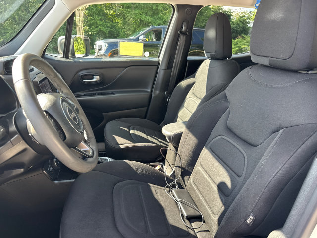 Used 2022 Jeep Renegade Latitude AWD/4WD image 34