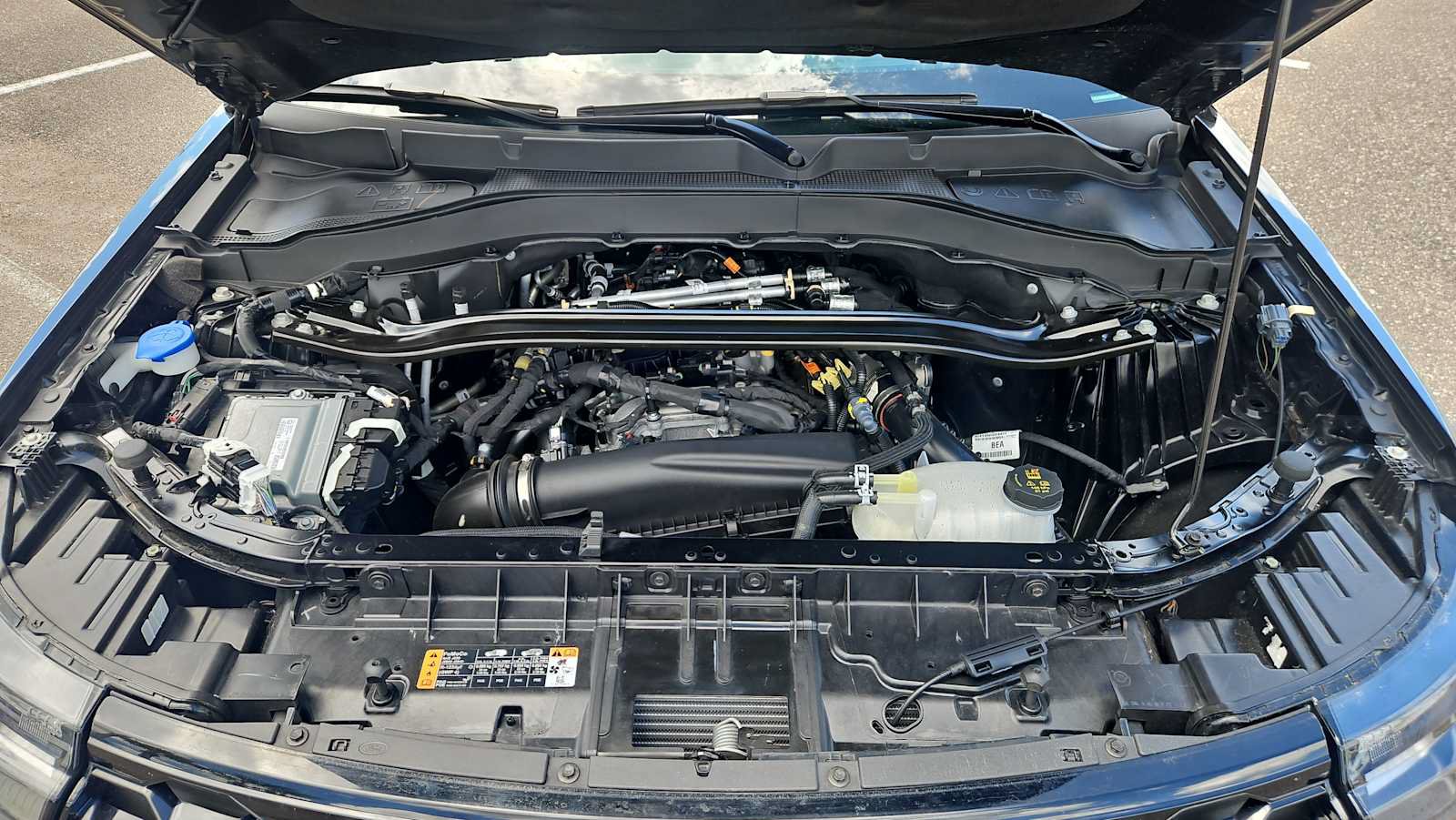 Used 2025 Ford Explorer ST-Line w/ ST-Line Street Pack AWD/4WD image 17