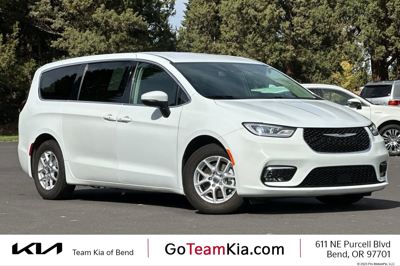 Used 2023 Chrysler Pacifica Touring-L