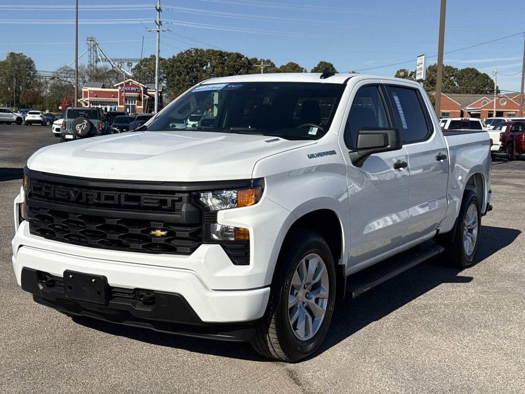 Used 2025 Chevrolet Silverado 1500 Custom image 3