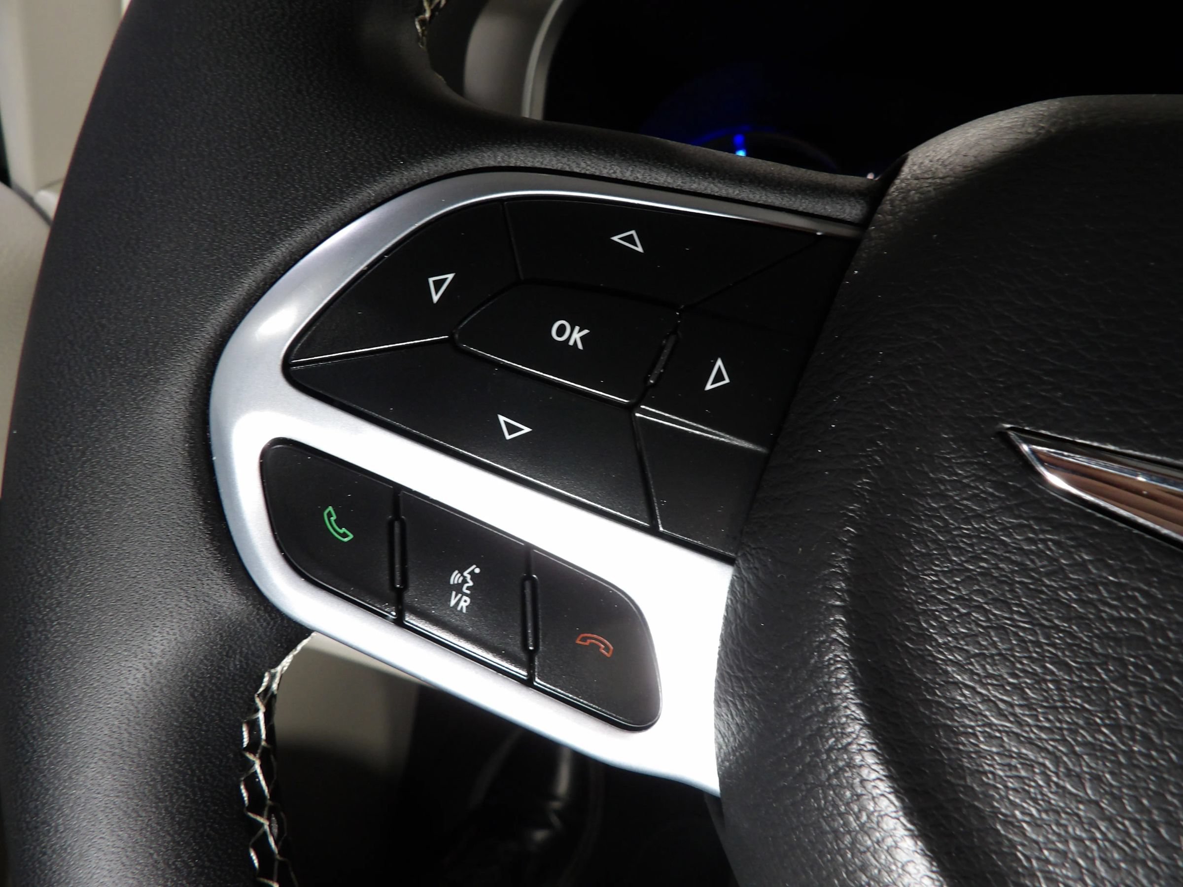 Used 2024 Chrysler Pacifica Limited FWD image 26