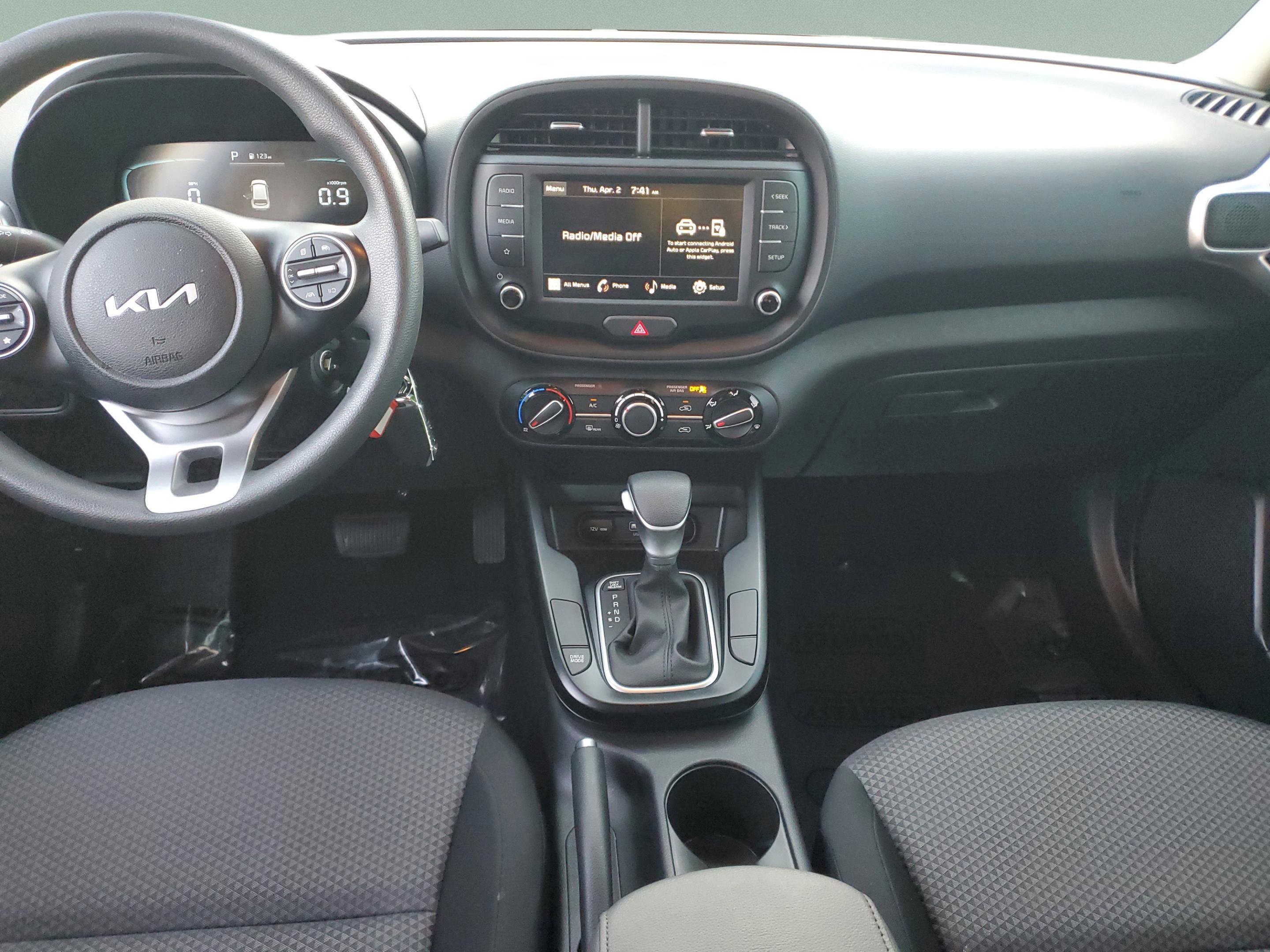 Certified 2025 Kia Soul LX image 13