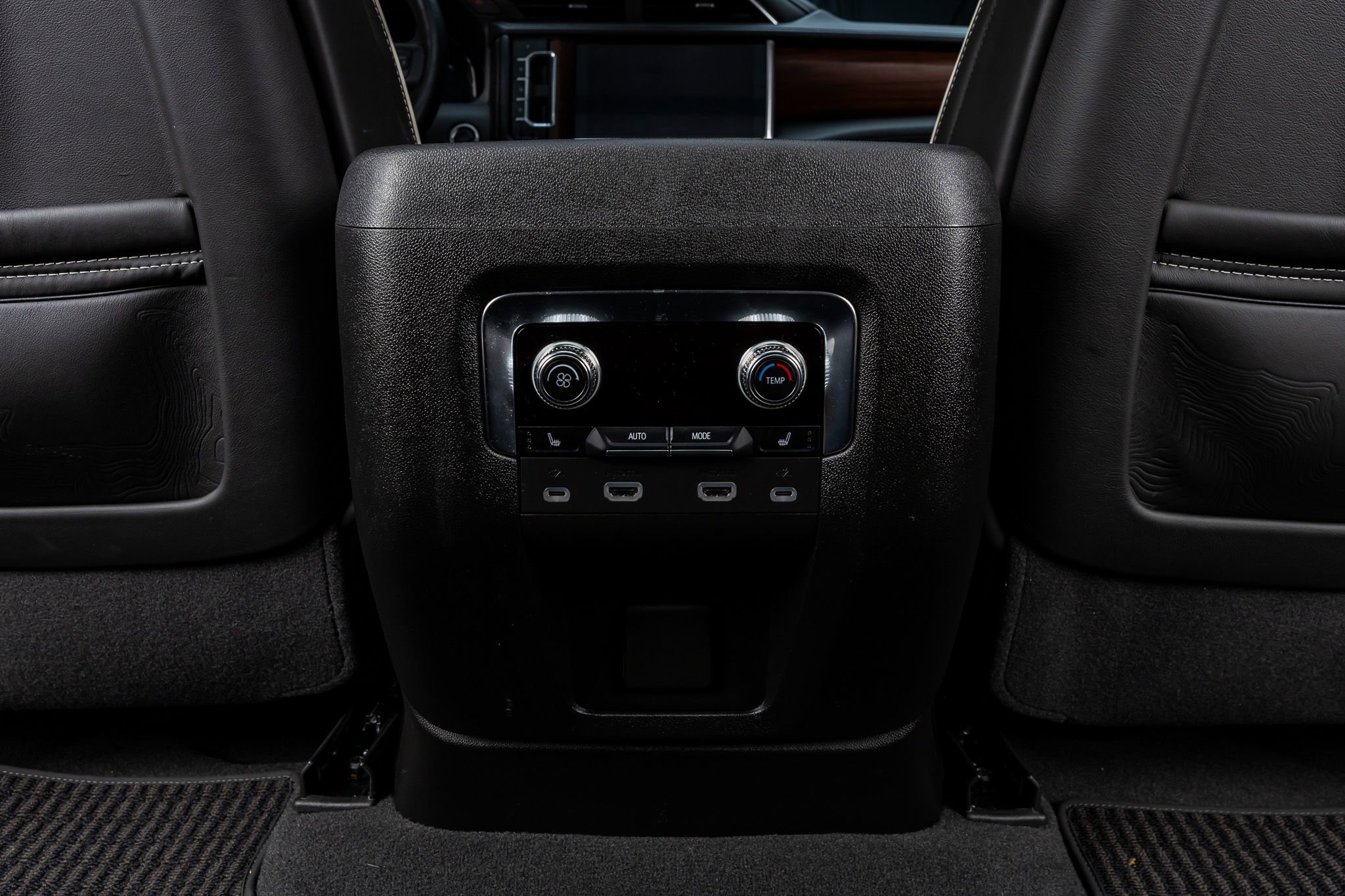 Used 2024 GMC Yukon Denali Ultimate image 32