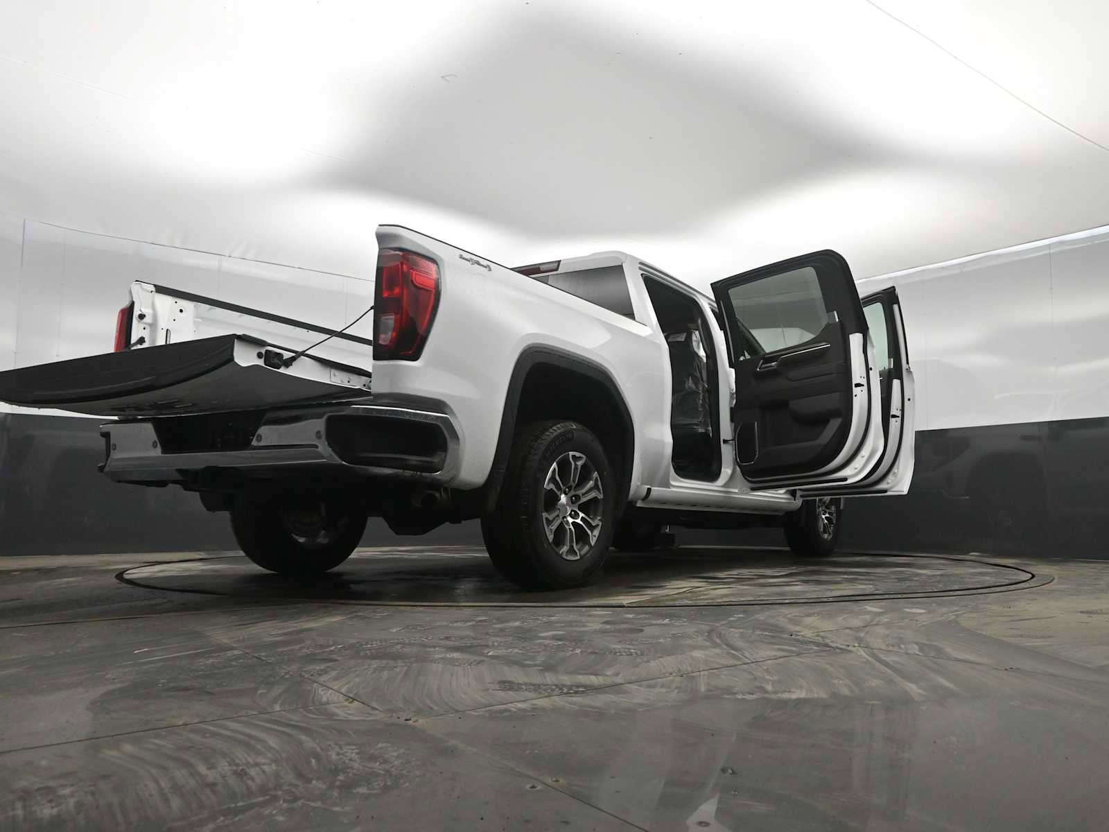New 2026 GMC Sierra 1500 SLE w/ Preferred Package AWD/4WD image 42