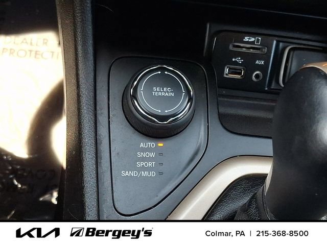 Used 2018 Jeep Cherokee Limited AWD/4WD image 26